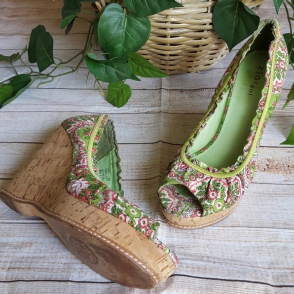 ZIGI girl Shoes - 🌸 ZiGi Girl Floral Cork Wedges Peep Toe Size 10